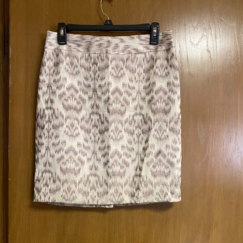 Ann Taylor Cream and Mauve Patterned Pencil Skirt
